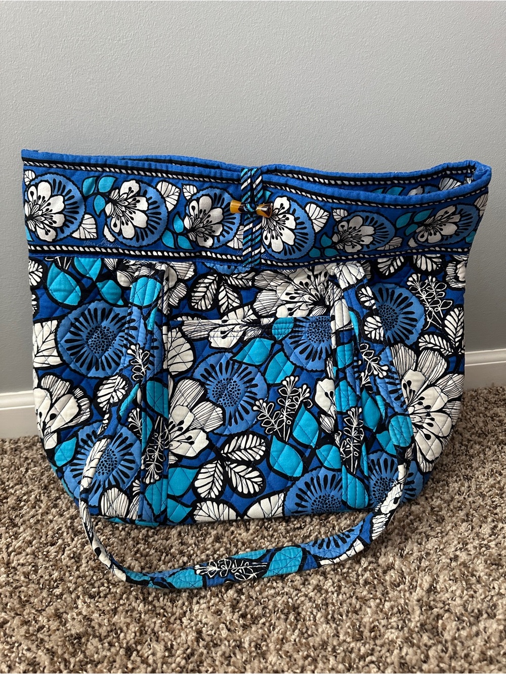 Vera Bradley Blue & White Floral Quilted 5 Piece Travel Bag Set - Picture 8 of 9